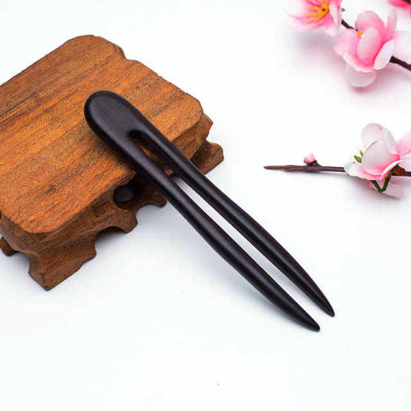 Epingle traditionnelle en bois